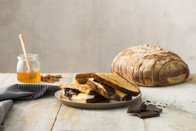 Brie & Dark Chocolate Grilled Sandwiches