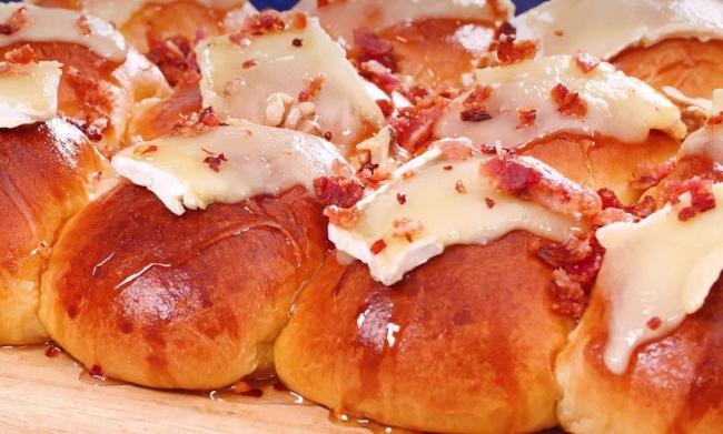 Hot Honey, Brie and Bacon Buns